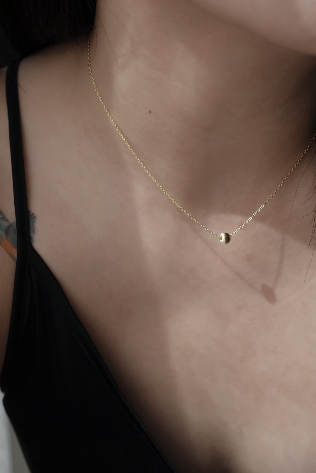 Classic 刻花金球項鍊14KGF