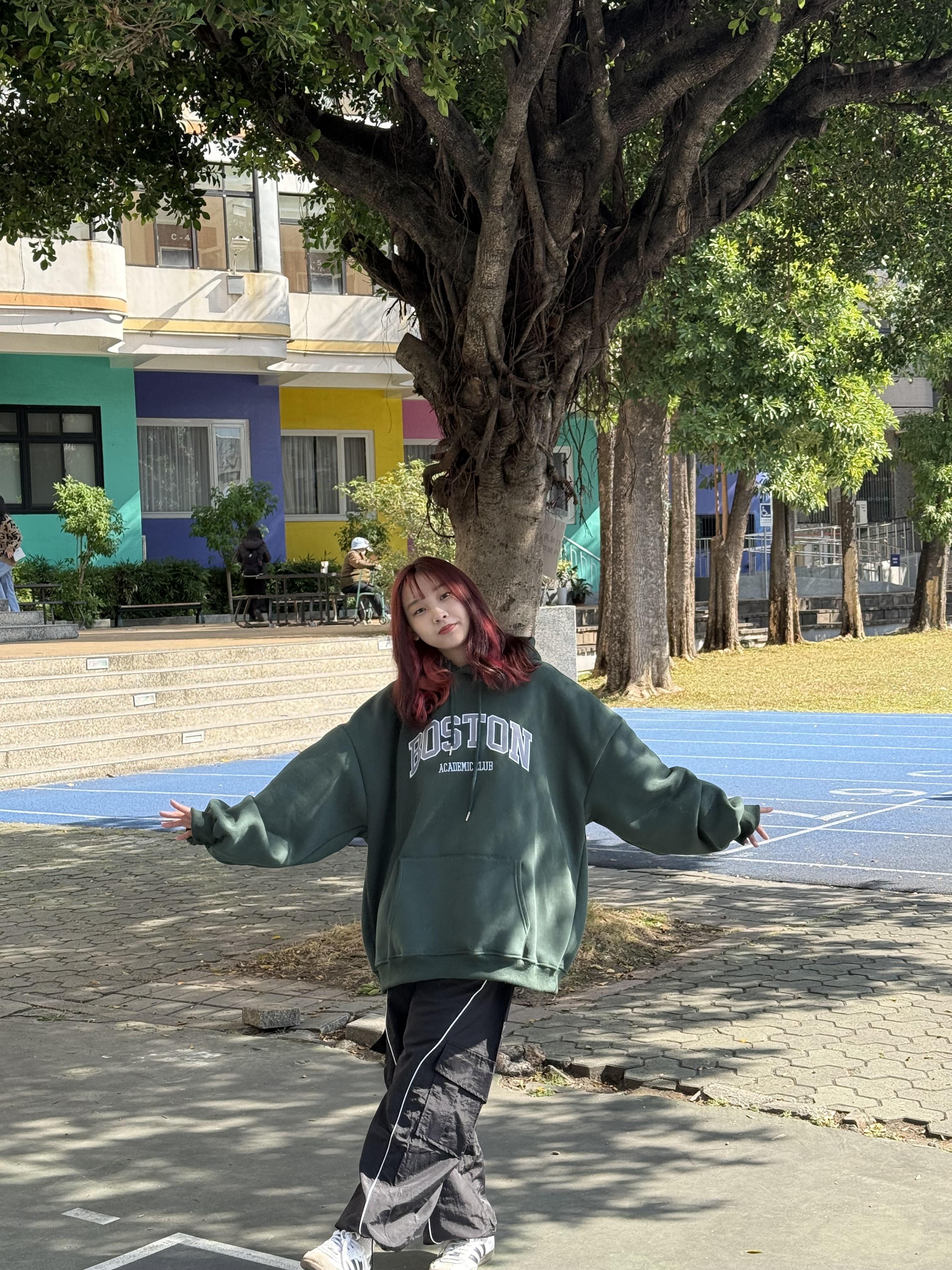 【現貨】BOSTON刺繡貼布刷毛帽T 【現貨】BOSTON刺繡貼布刷毛帽T