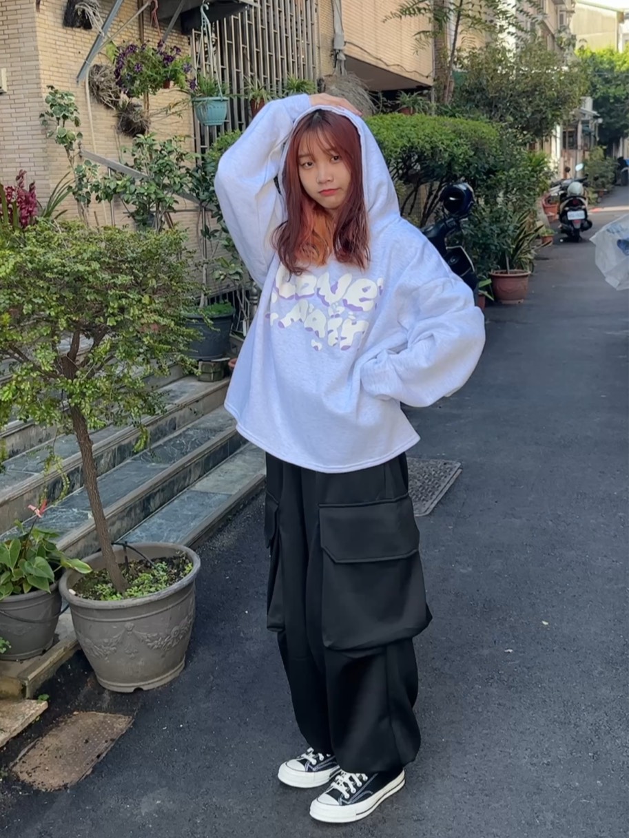 【現貨】街頭吐煙圈發泡短寬帽T