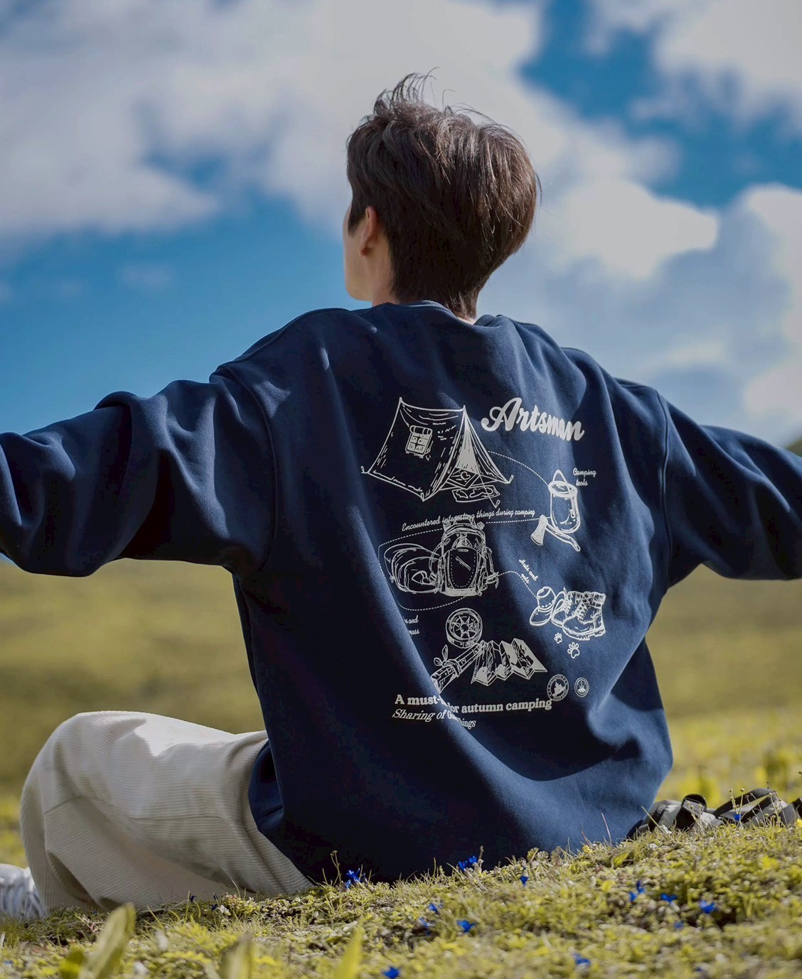 【現貨】塗鴉露營帳篷牛奶絨大學T 【現貨】塗鴉露營帳篷牛奶絨大學T