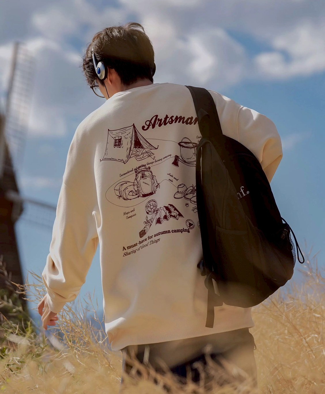 【現貨】塗鴉露營帳篷牛奶絨大學T 【現貨】塗鴉露營帳篷牛奶絨大學T