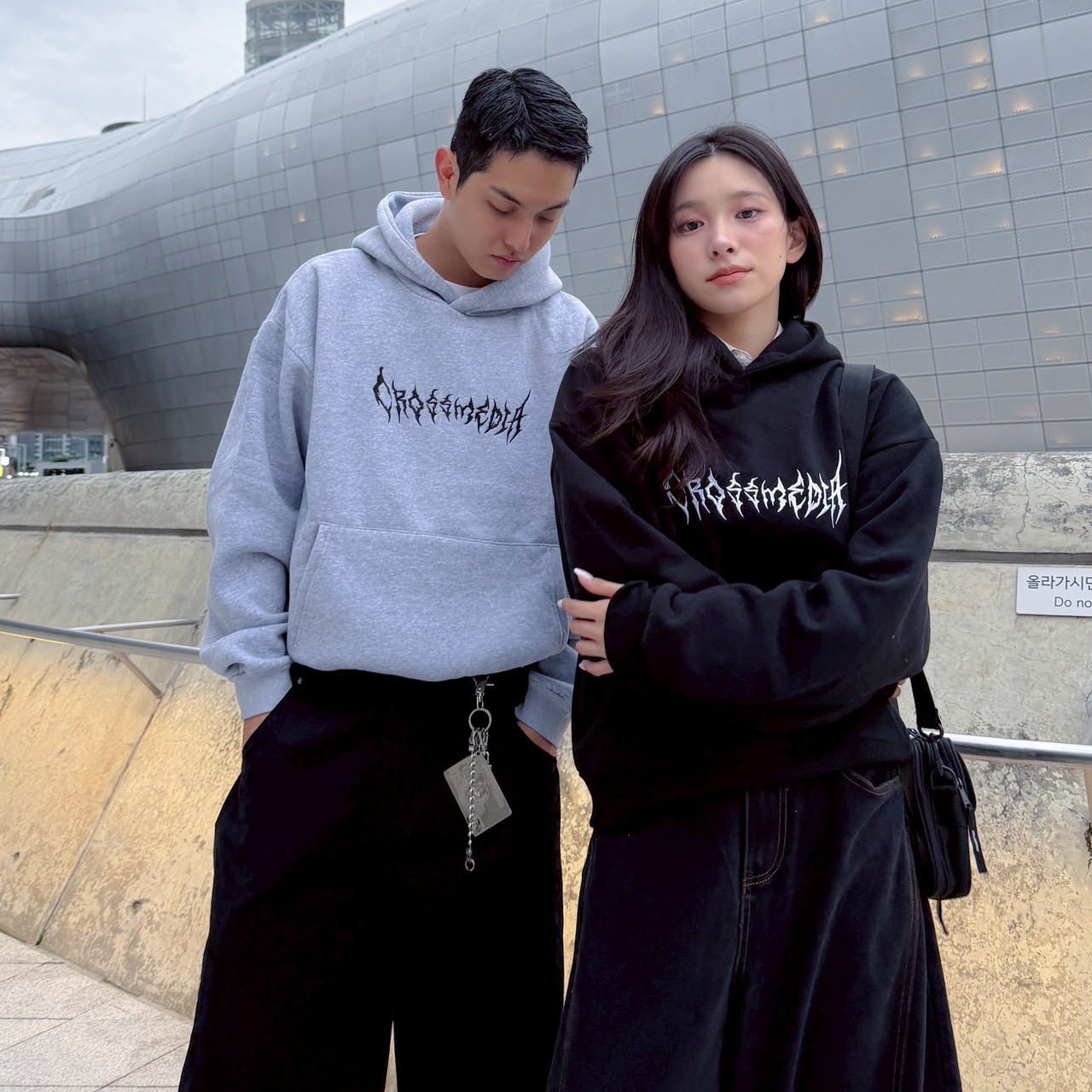 【現貨】CROSSMEDIA 街頭刺繡抓痕短寬帽T 【現貨】CROSSMEDIA 街頭刺繡抓痕短寬帽T