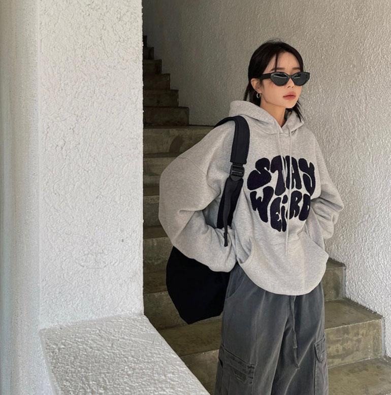 【現貨】毛巾繡STAY WEIRD帽T