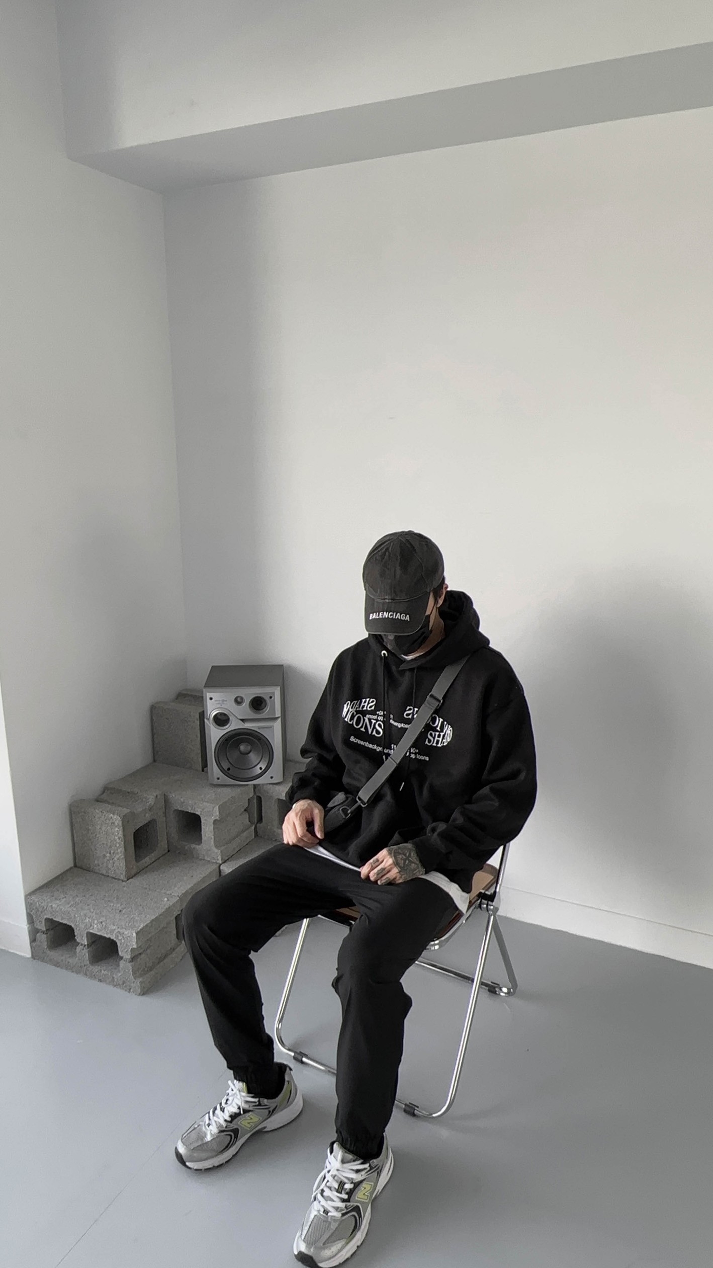 【現貨速發】簡約英文環狀英文帽T