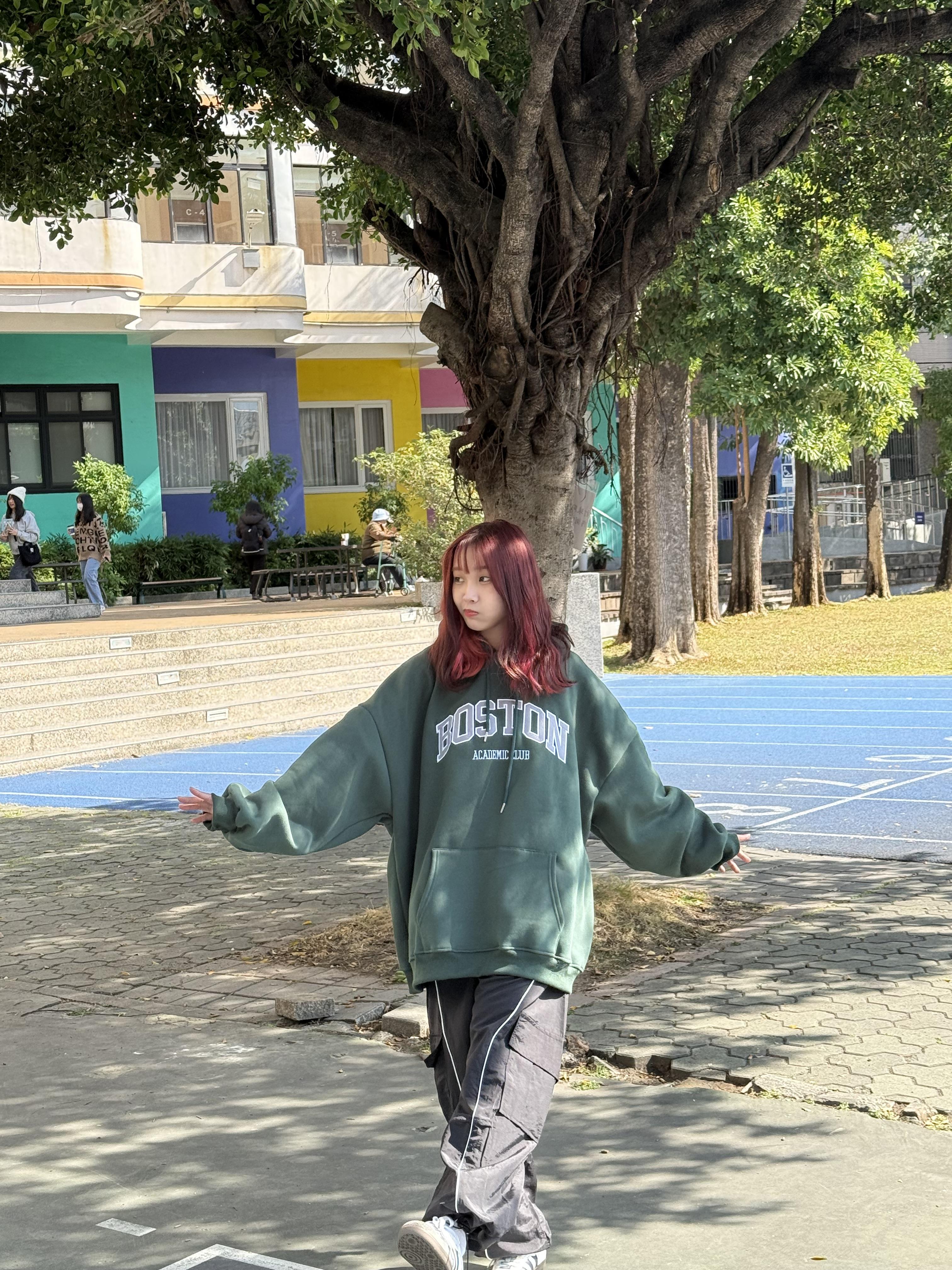 【現貨】BOSTON刺繡貼布刷毛帽T 【現貨】BOSTON刺繡貼布刷毛帽T