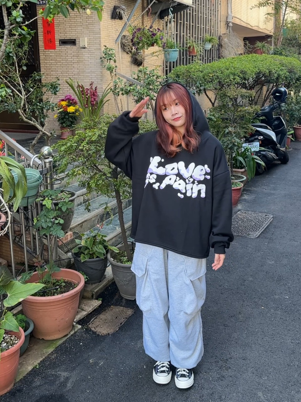 【現貨】街頭吐煙圈發泡短寬帽T