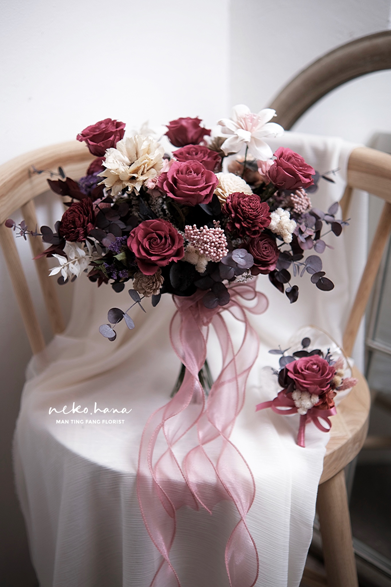 嫣紅色系永生捧花 含同款新郎胸花 乾燥 永生花禮系列 Neko Hana Florist