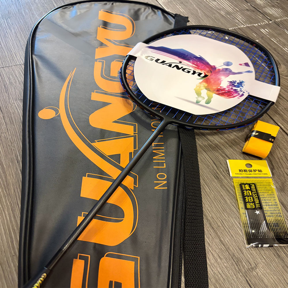 ~子甄彣璟~買1送3 碳素纖維 超輕羽毛球拍 小鋼炮 攻防兼備 高彈的中杆 輕鬆防守 羽毛球拍 羽毛球2