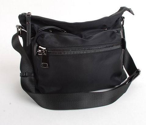 超實用防潑水多隔層尼龍郵差包*1色 KB950975