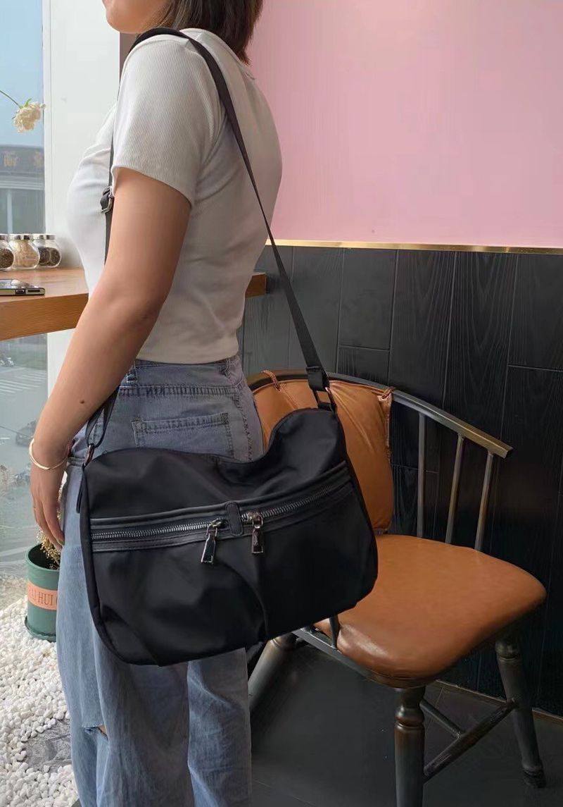 中性色調防水尼龍設計包*2色 KB880972