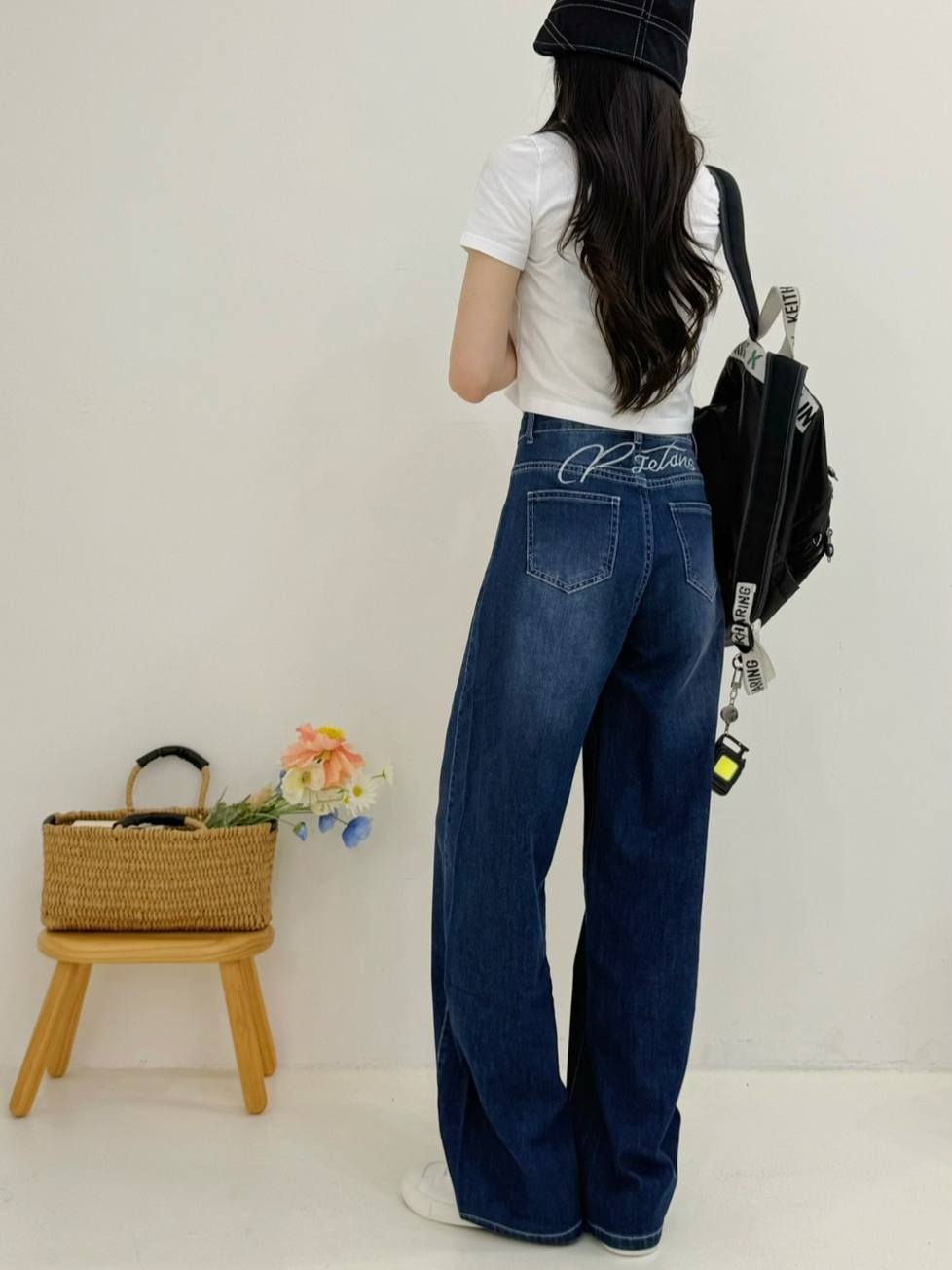 前顯瘦剪接後屯英文字母彈力彎刀牛仔褲*1色 K740084