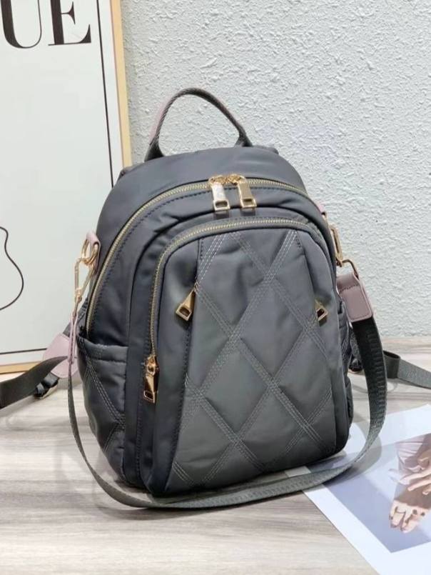 菱格紋多層空間拉鍊後背包*1色 KB10500973