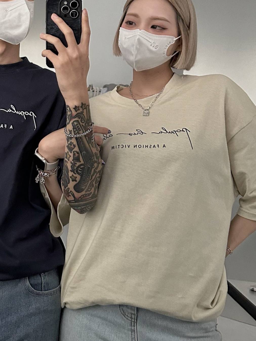 男女適穿-簡約草寫字母短T*2色 KB9694