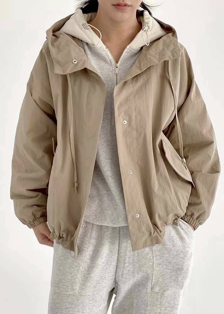 TH輕磅連帽下縮身釦式造型外套*7色 KB911098
