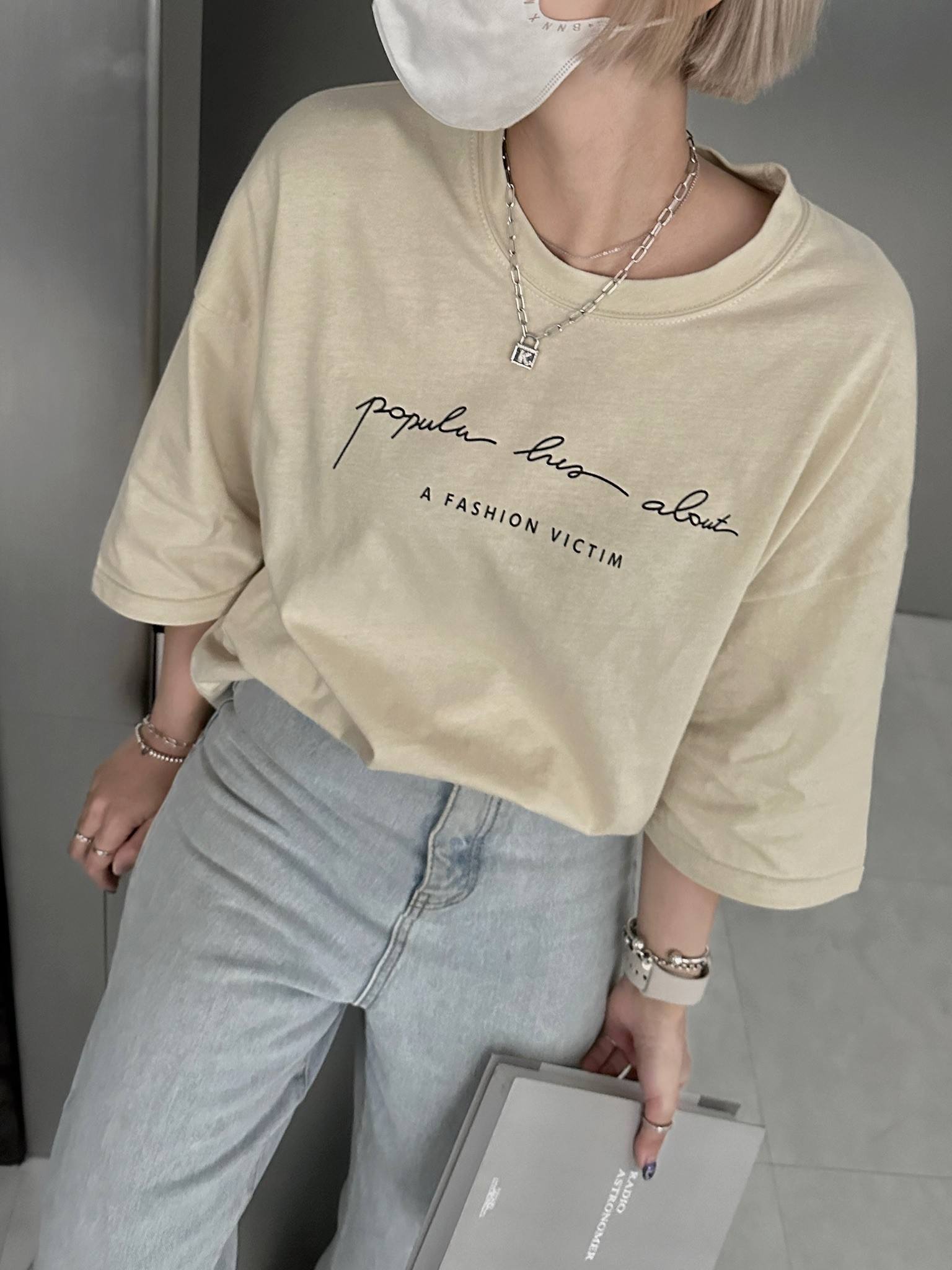 男女適穿-簡約草寫字母短T*2色 KB9692