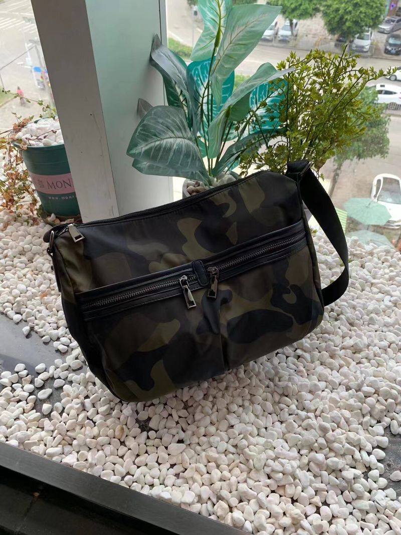 中性色調防水尼龍設計包*2色 KB880975