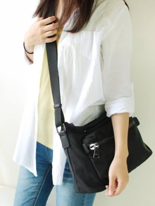 超實用防潑水多隔層尼龍郵差包*1色 KB950971