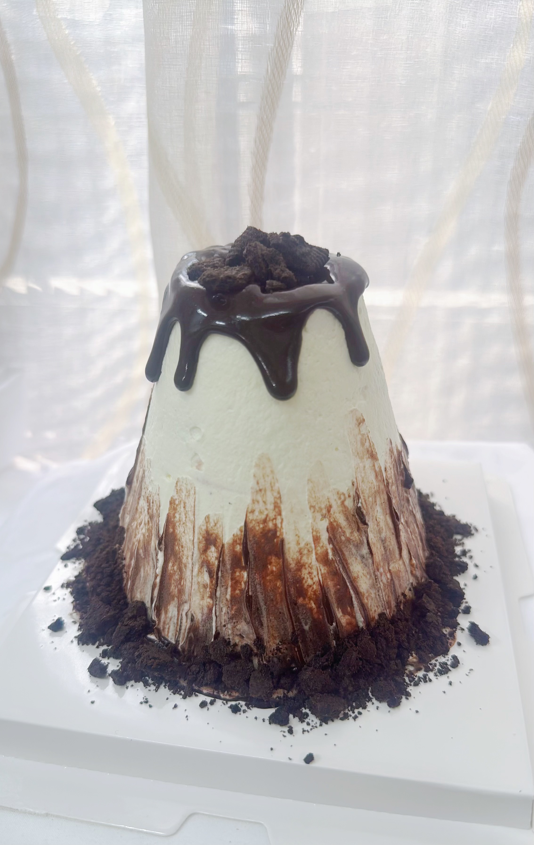 Hb 黑曜熔岩火山造型蛋糕 新上市85折