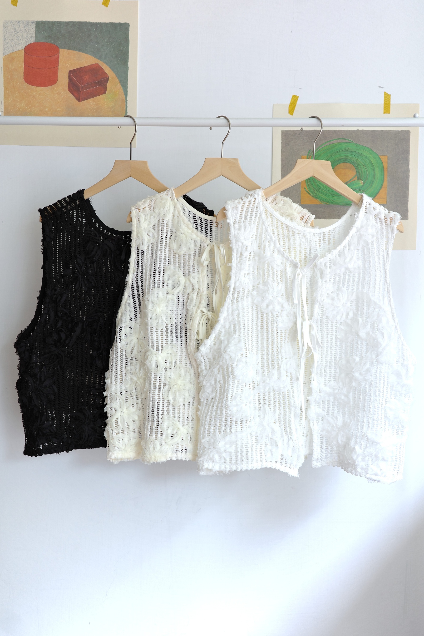 𓏭纏繞花朵洞洞繫帶背心