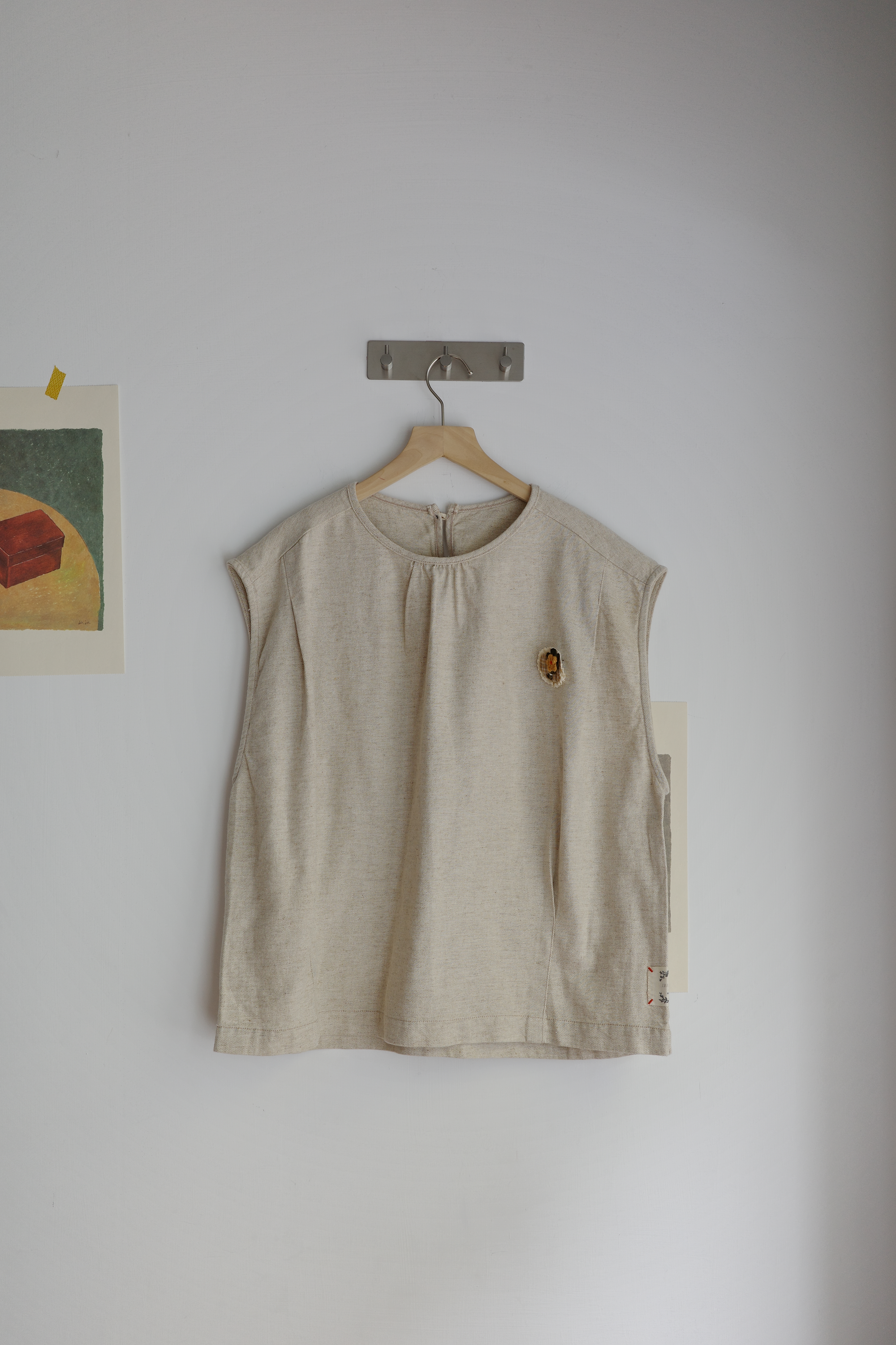 小花別針壓褶套頭鬆身背心 小花別針壓褶套頭鬆身背心