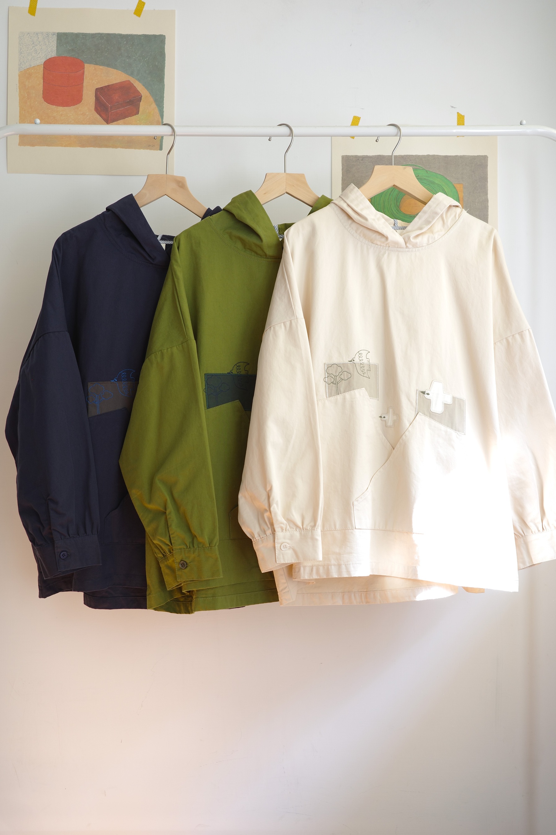 𓏭小山口袋飛鳥刺繡連帽套上衣