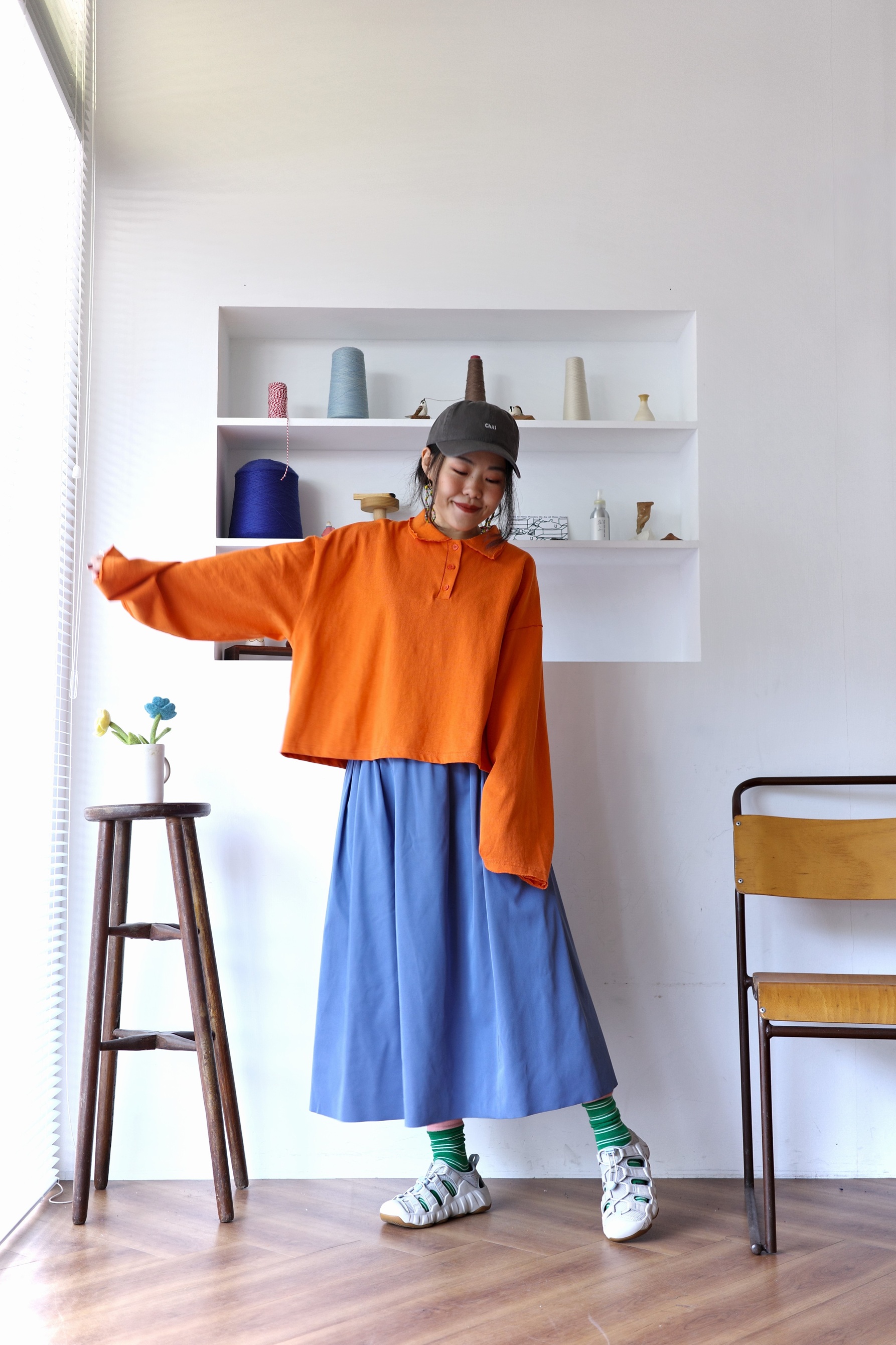 𓏭短寬版不修邊半開領上衣