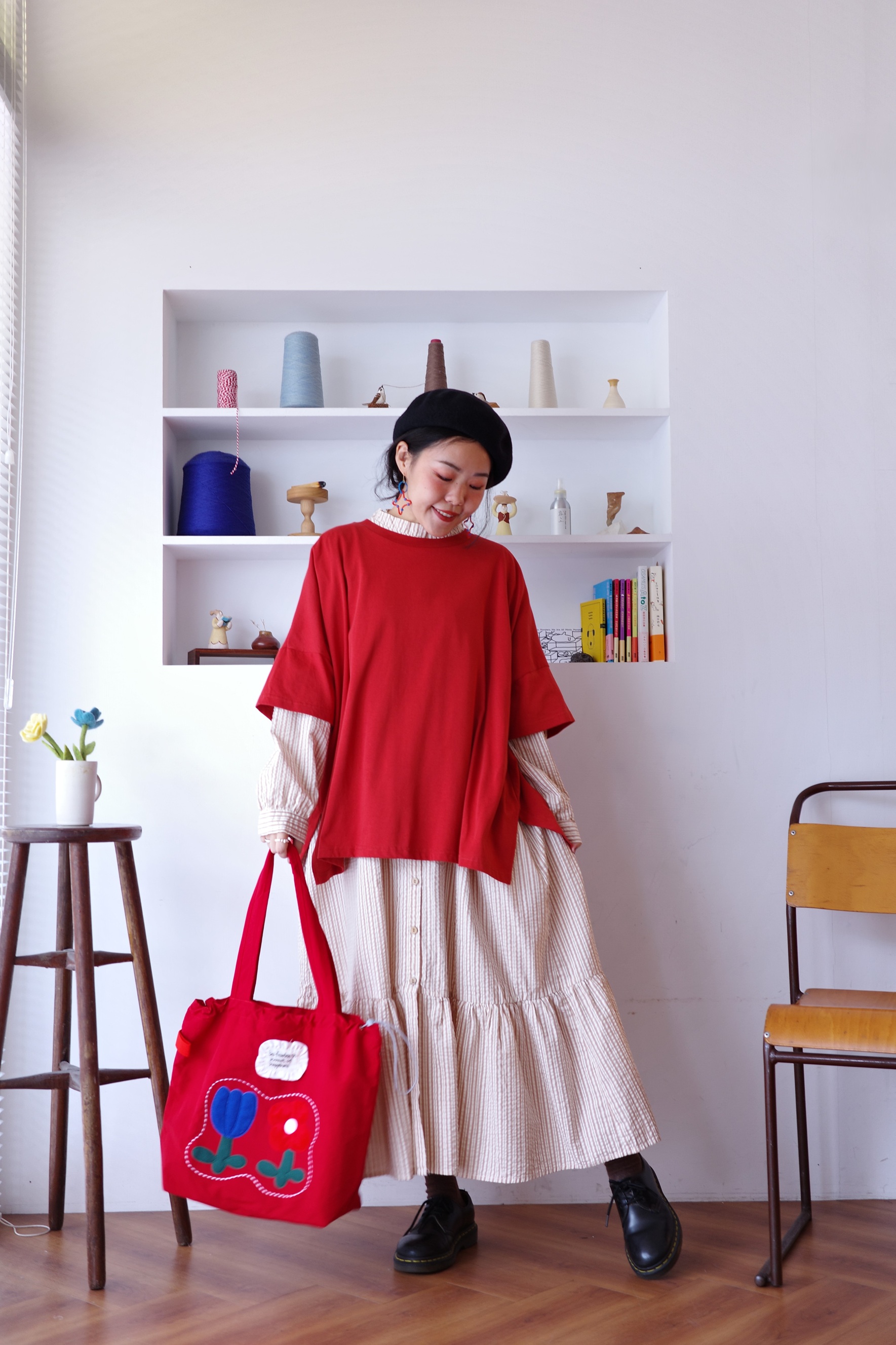 木耳邊點綴前後兩穿純色上衣