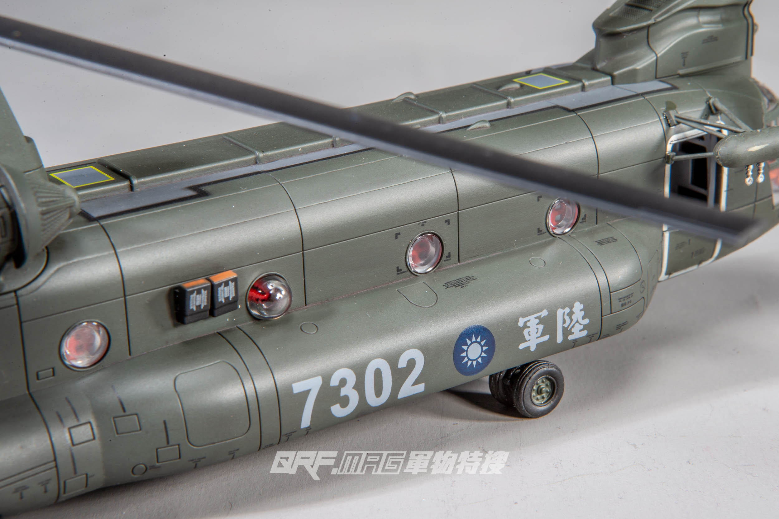 1/72 FOV CH-47SD 台湾陸軍チヌーク　7302 Amazon.com: for FOV Taiwan CH-47SD Chinook Twin Rotor Medium