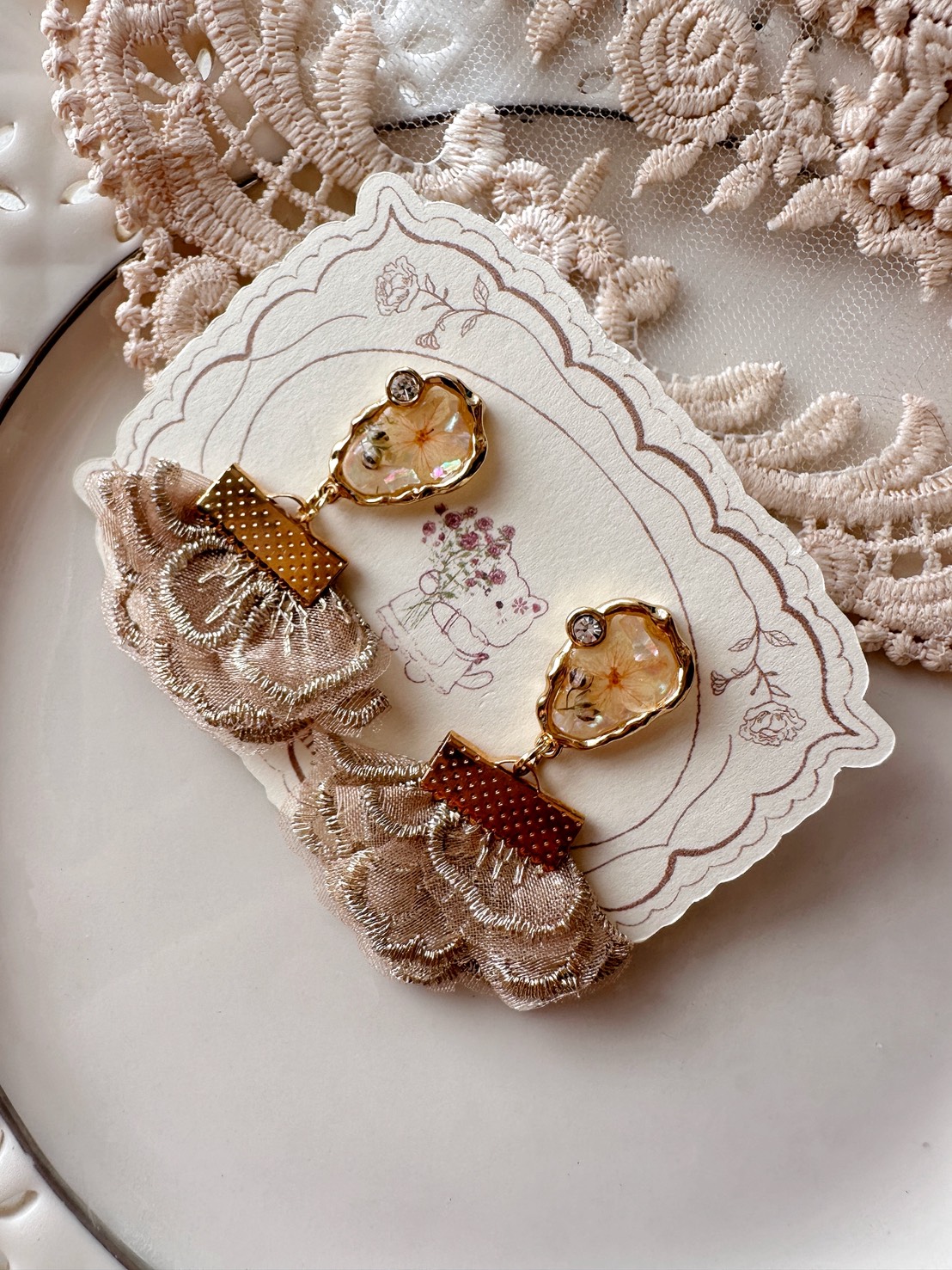 《榛果花蕾耳環》