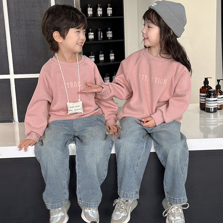 粉色字母加絨上衣