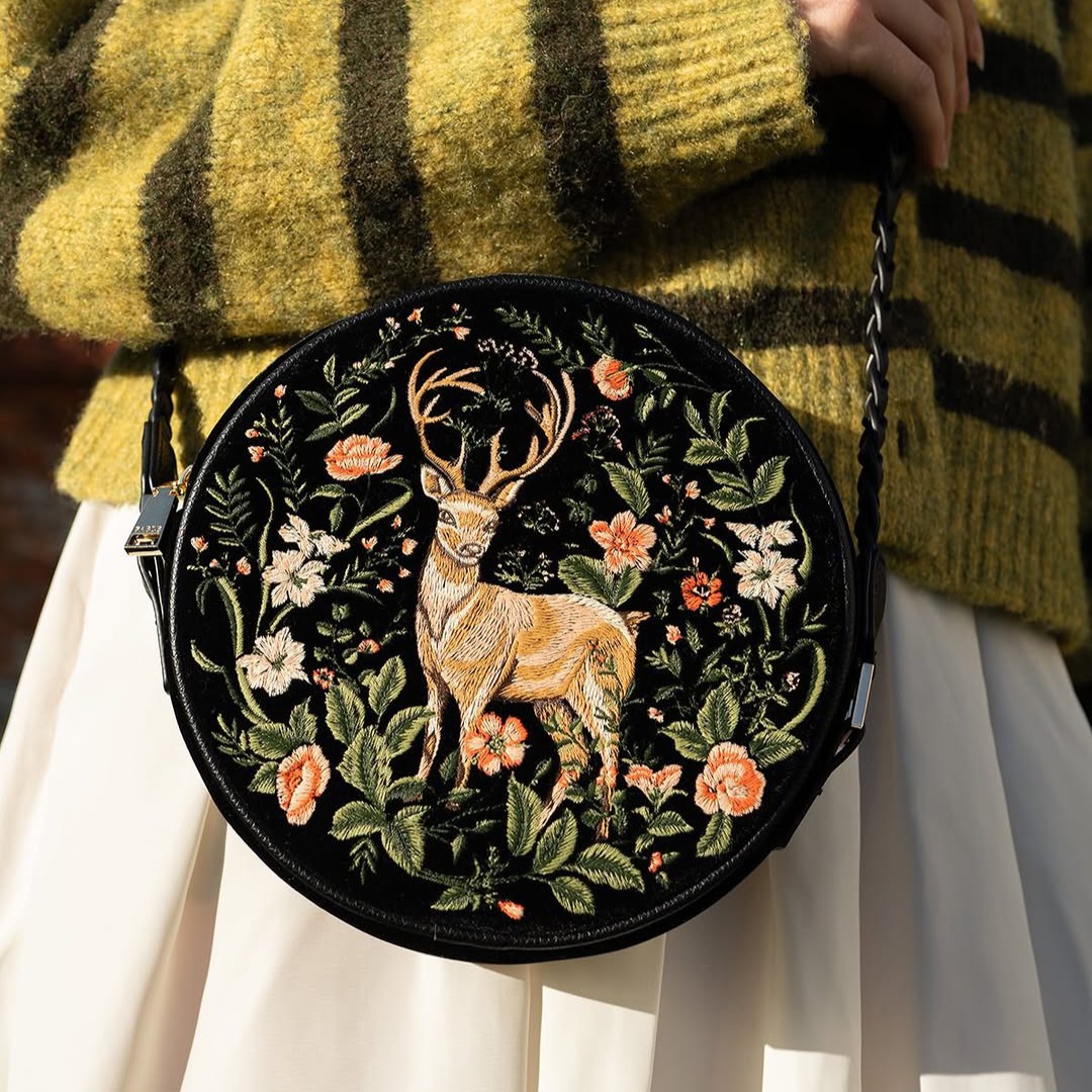 Fable England 極光鹿刺繡圓形包 Fable England 極光鹿刺繡圓形包