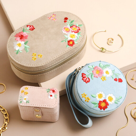 Amazon.com: Caydo 254 件刺繡套組附收納盒162 個色線附3 層透明