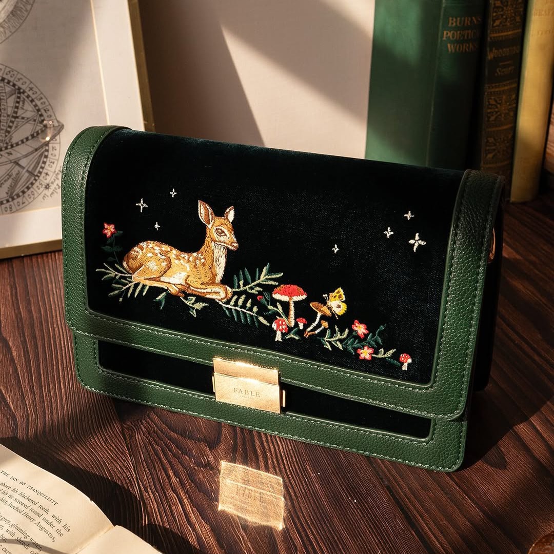 Fable England 小鹿刺繡斜背包 Fable England 小鹿刺繡斜背包