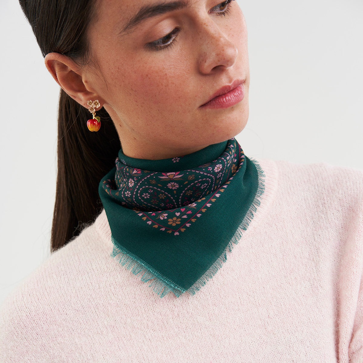 Fable England 祖母綠花紋方巾2