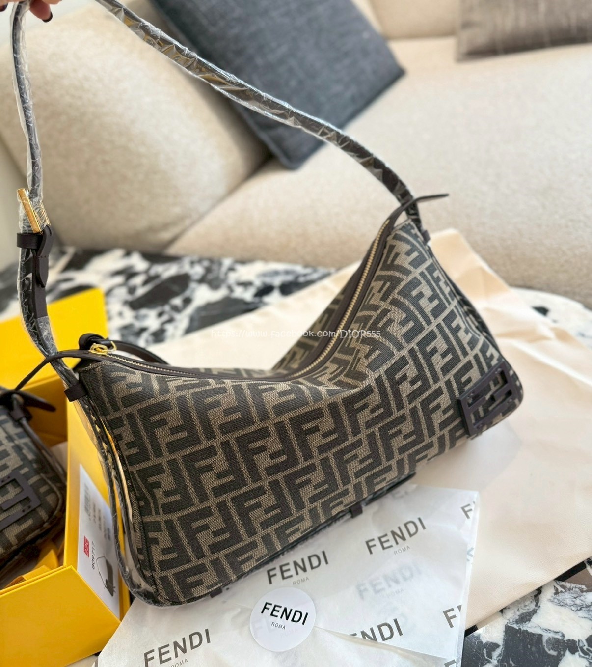 Fendi腋下包 Fendi腋下包