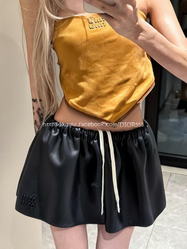 Miu Miu短款蓬蓬皮裙 Miu Miu短款蓬蓬皮裙