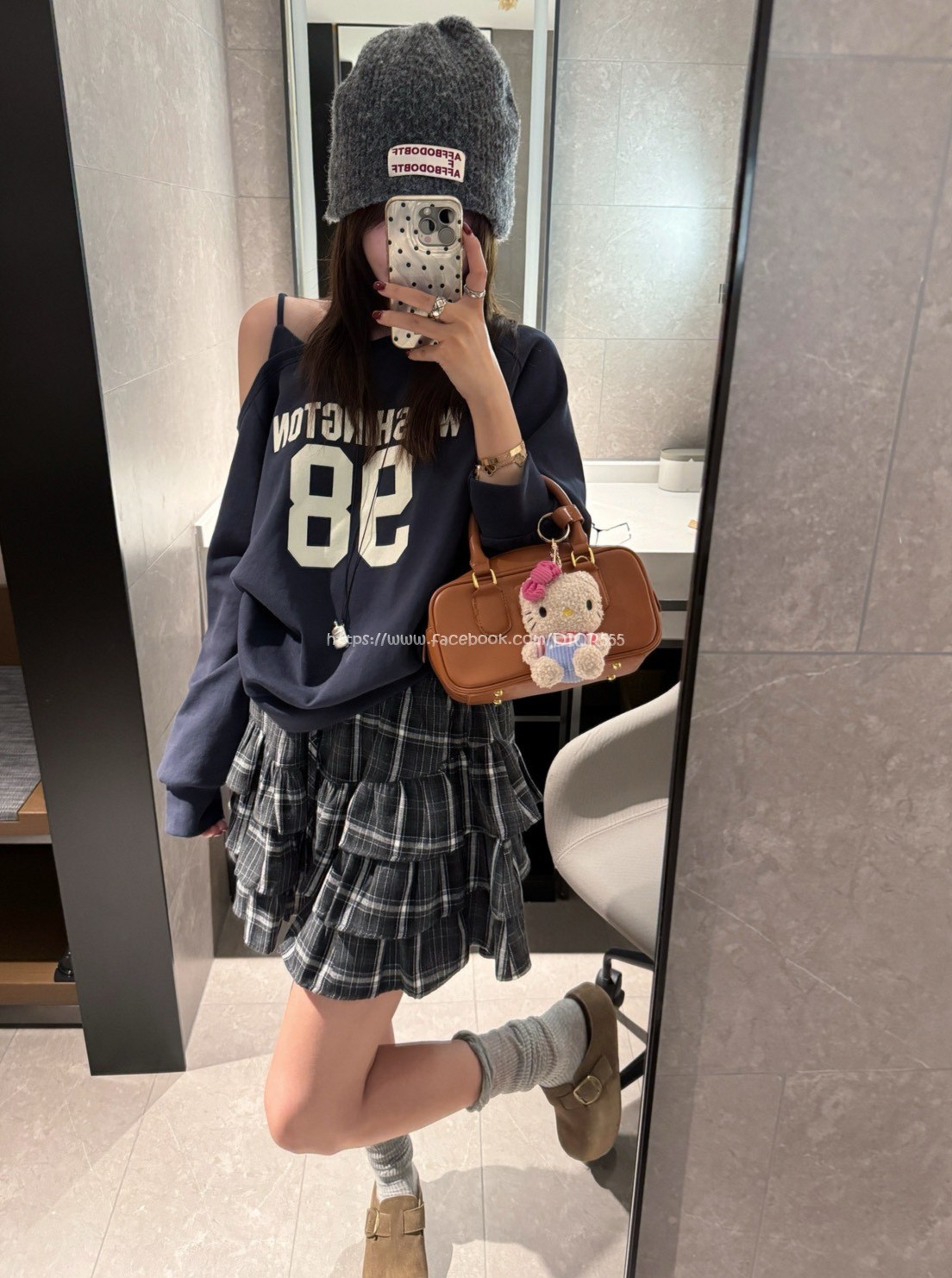 字母斜肩上衣 字母斜肩上衣