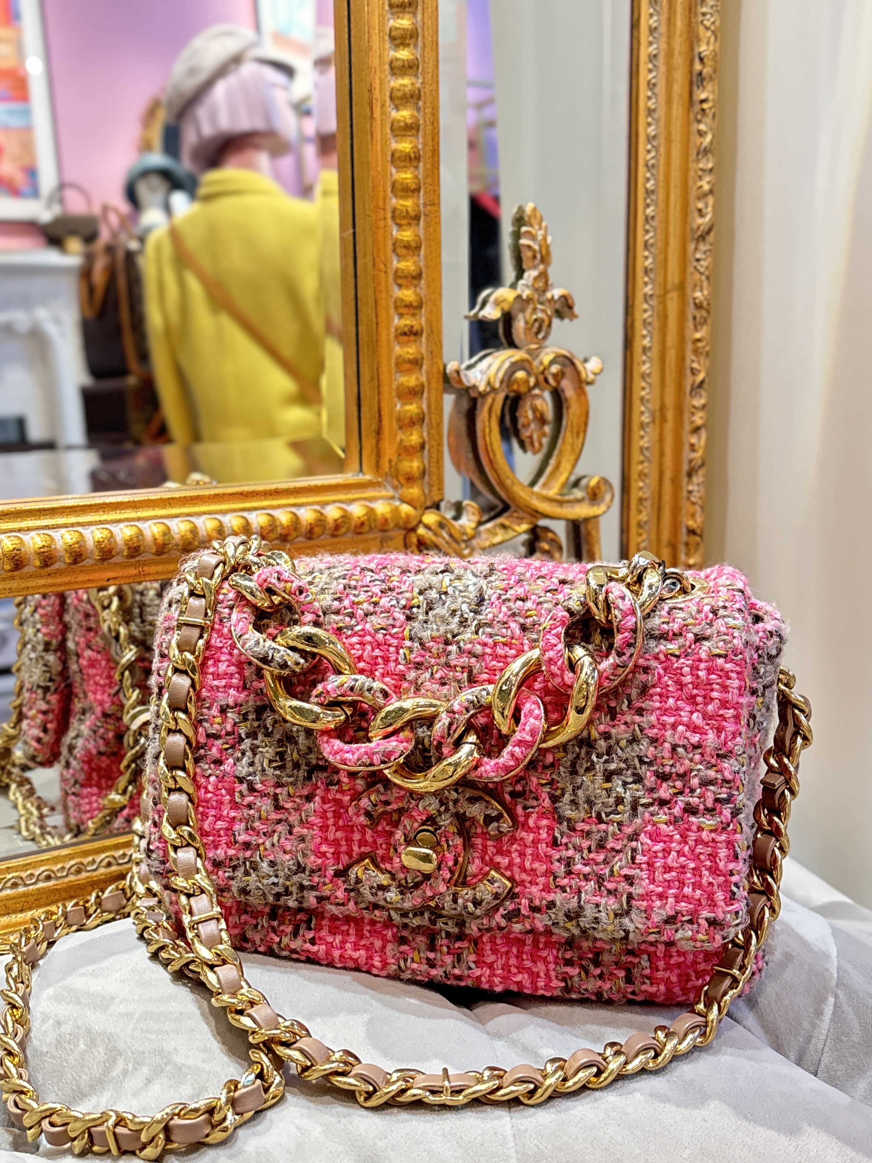 Chanel粉格毛呢19Bag