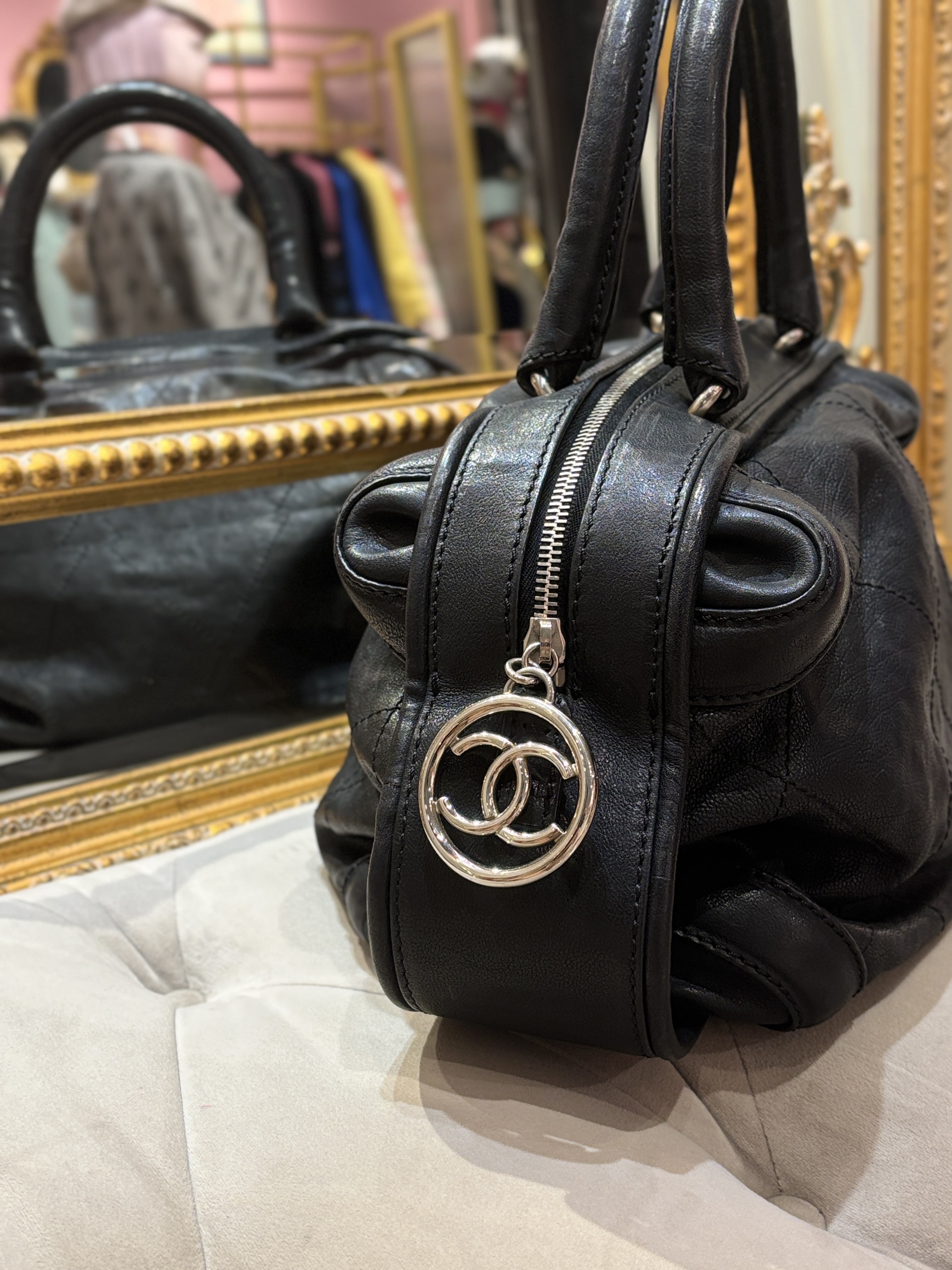 Chanel黑銀保齡球包