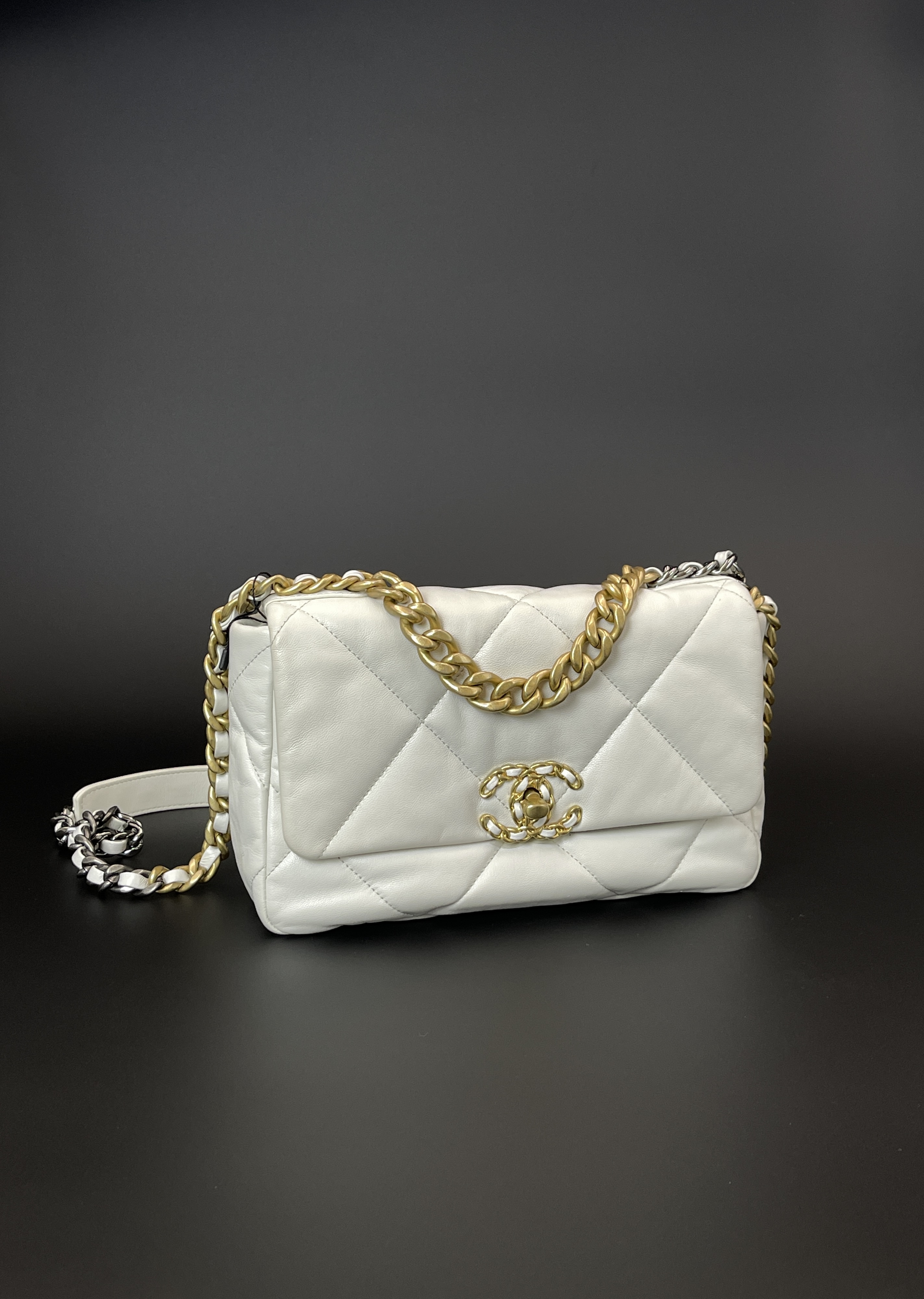 Chanel - Fashion vintage house