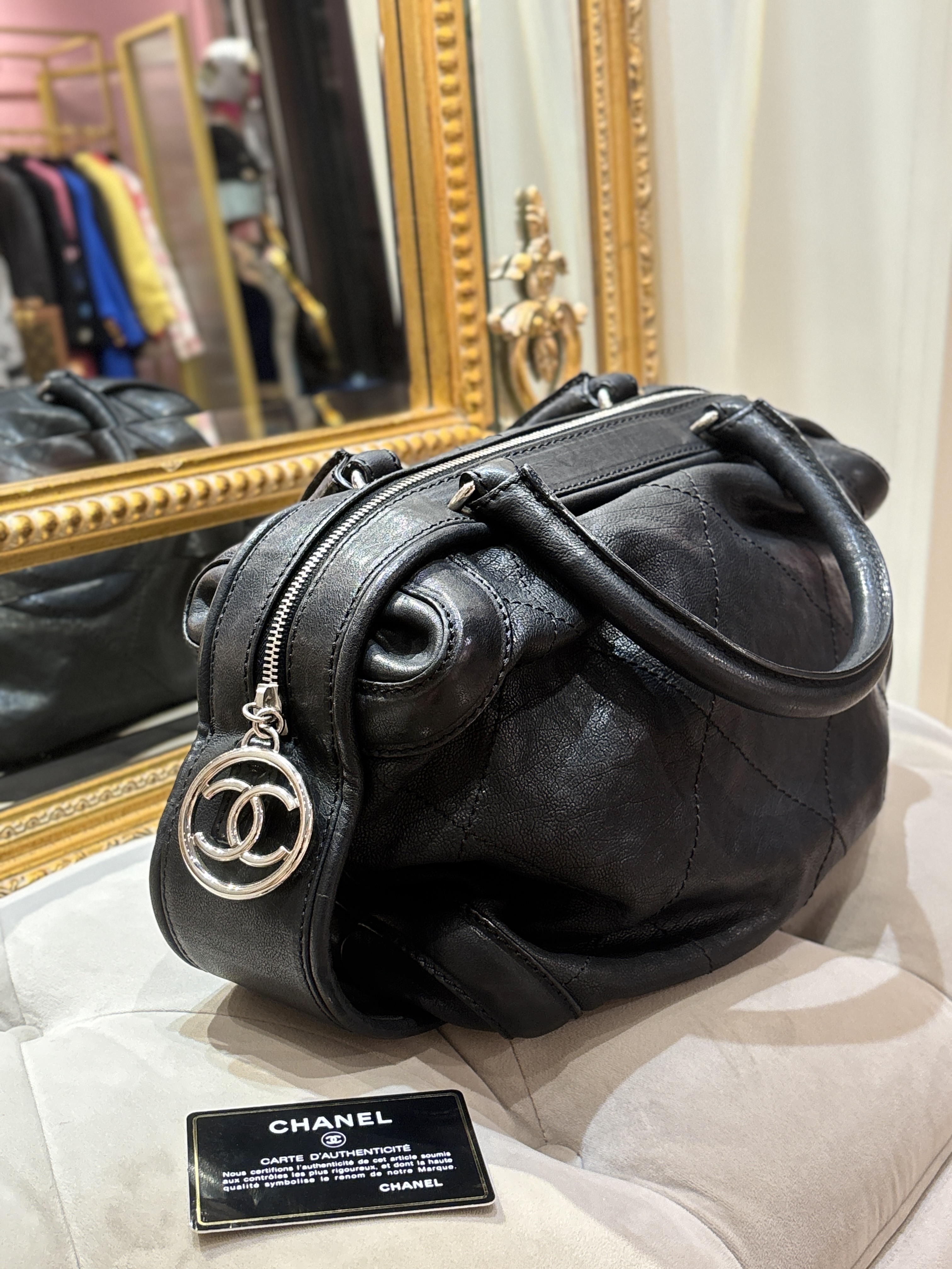 Chanel黑銀保齡球包