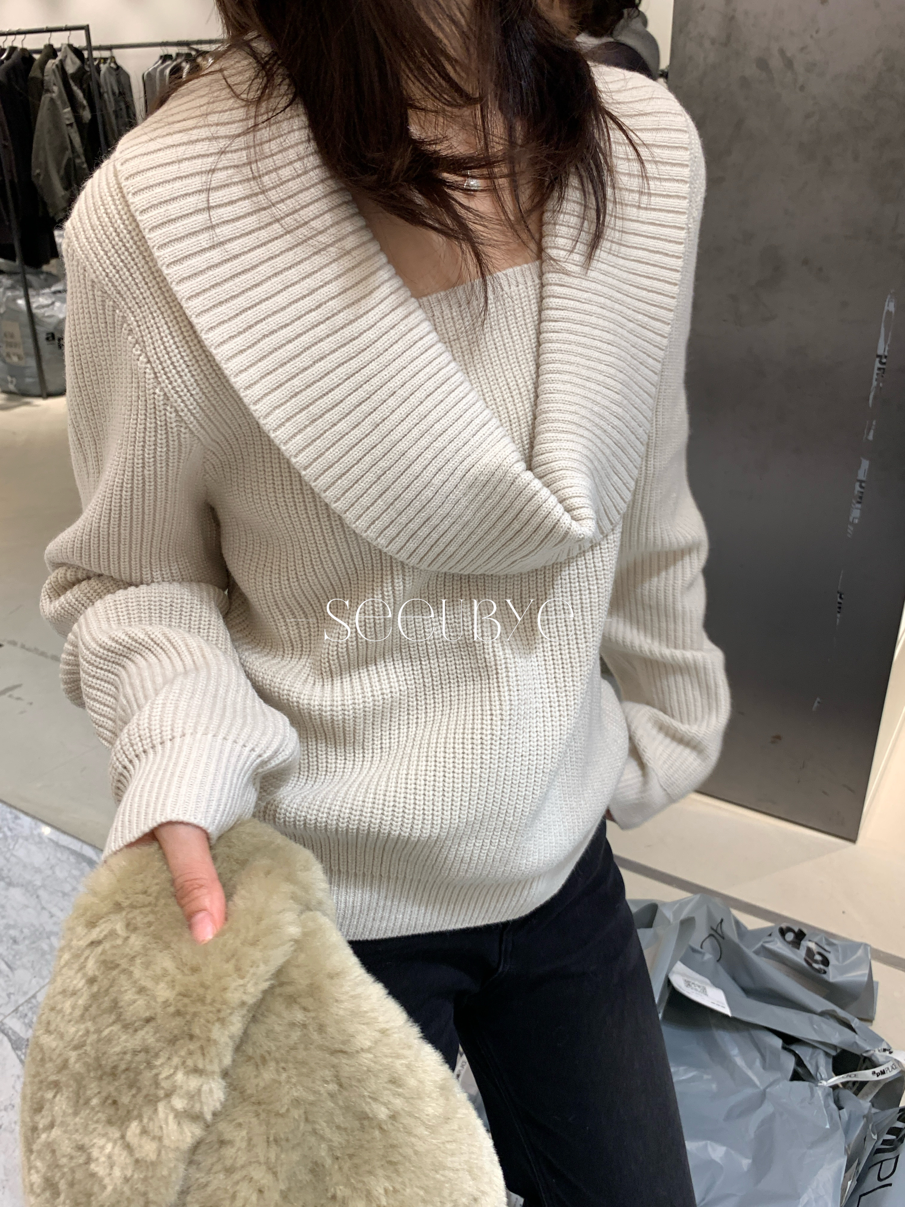 一件柔霧turn down collar 毛衣