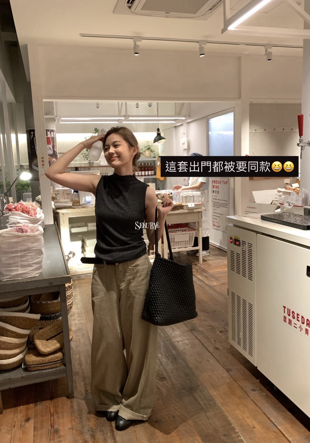 木耳邊半高領針織背心三色2