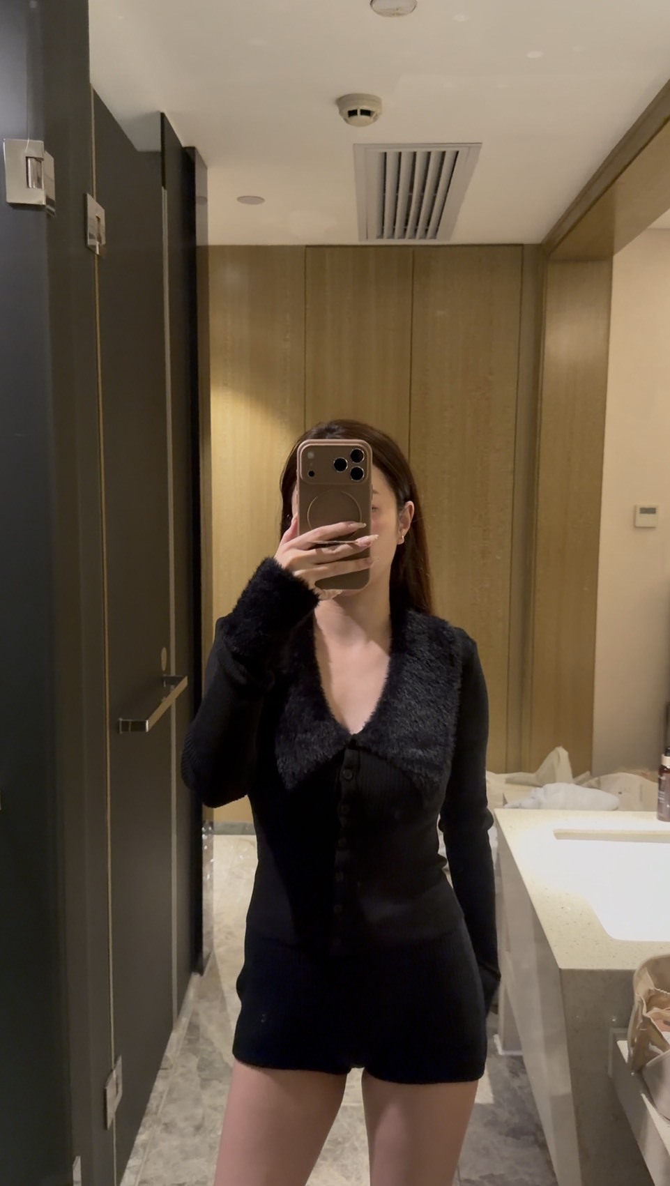 L111 法式雪絨領針織上衣