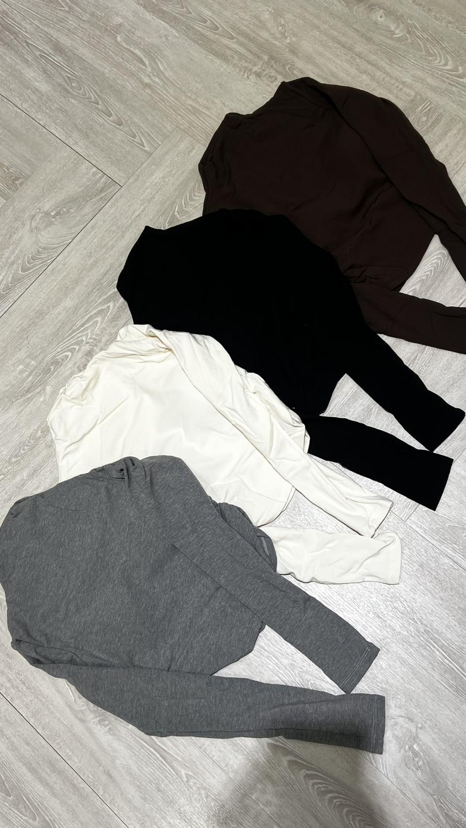 L120 半高領無痕胸墊上衣