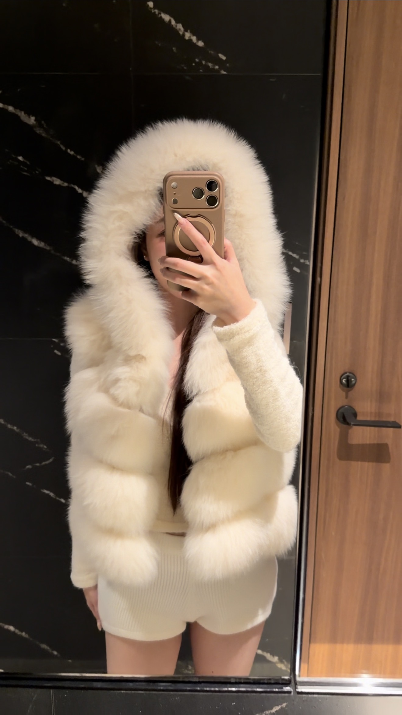 A100 今年第一件皮草背心！狐狸背毛高級又時髦！誰能拒絕