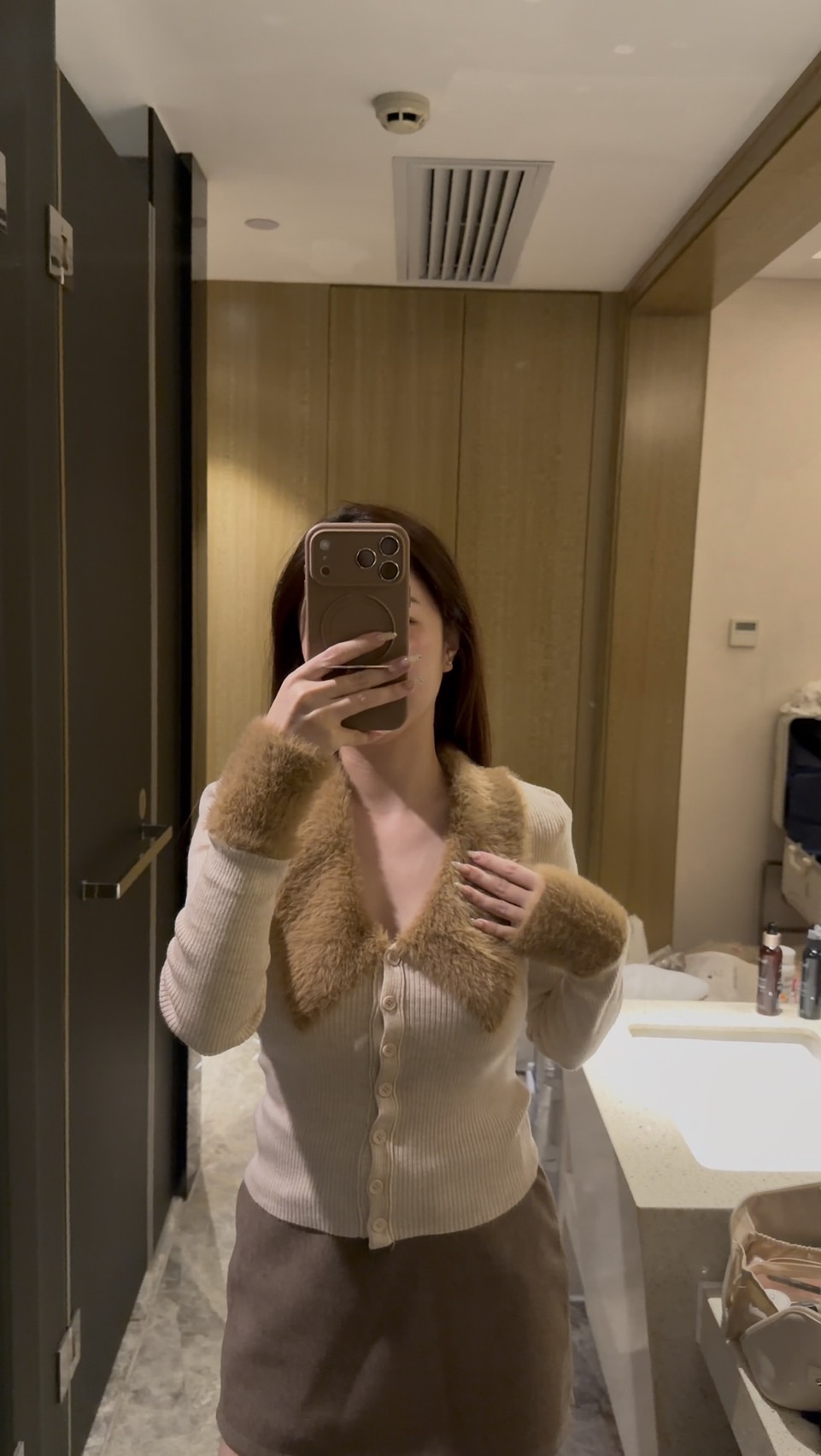 L111 法式雪絨領針織上衣