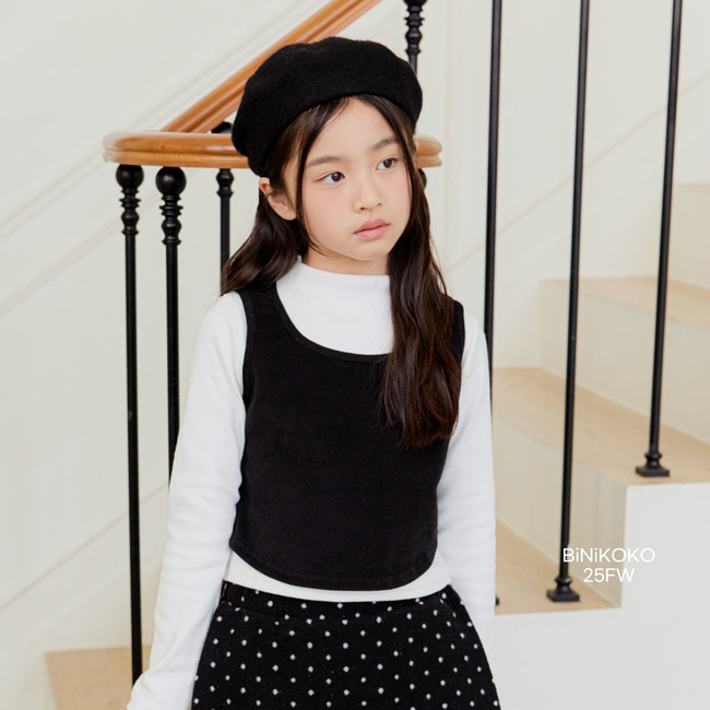 13444捲邊背心上衣(兩色) 13444捲邊背心上衣(兩色)