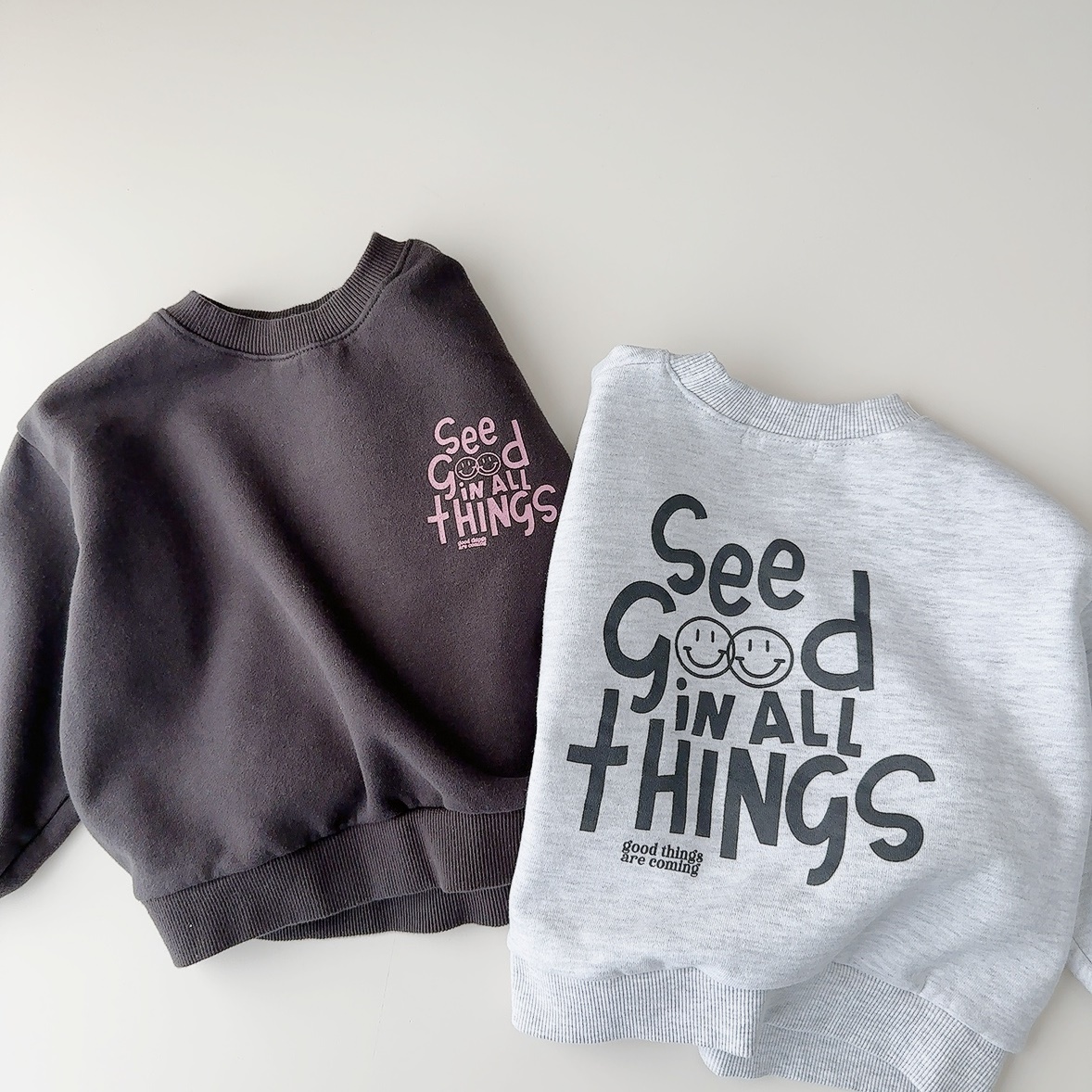 55502笑臉英文上衣(兩色)