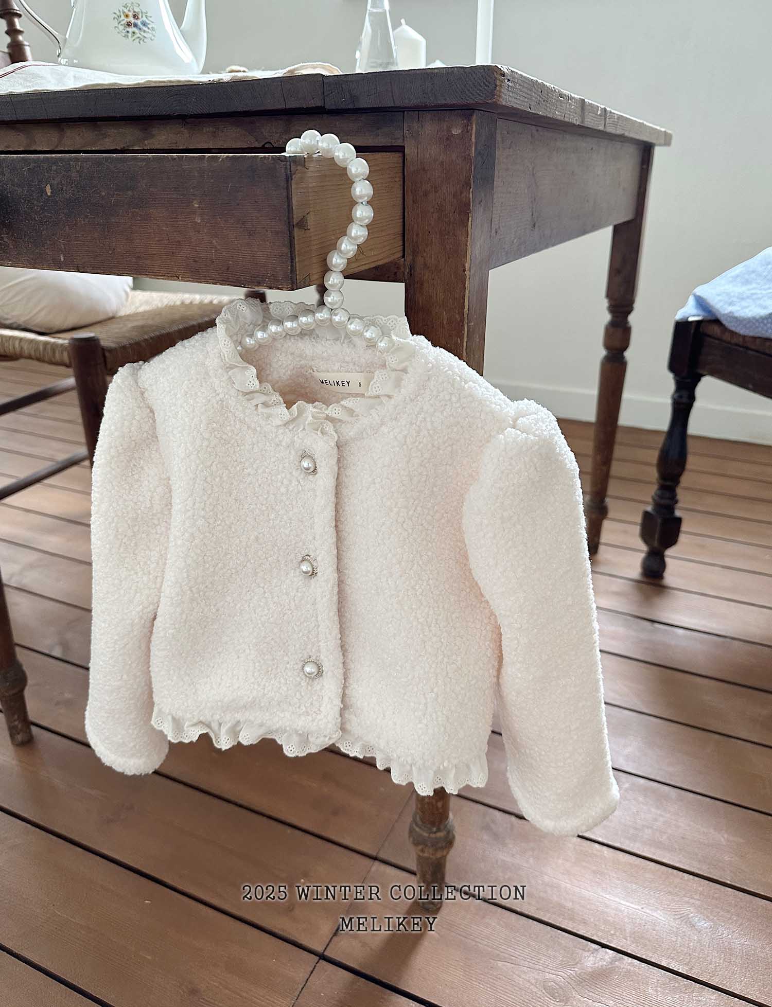 95642奶油花邊外套 95642奶油花邊外套